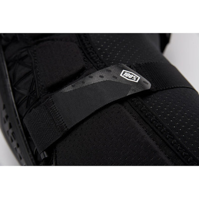 SURPASS Knee Guards Black - M